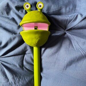 Educational Insights Puppet-on-a-Stick Kai Frog